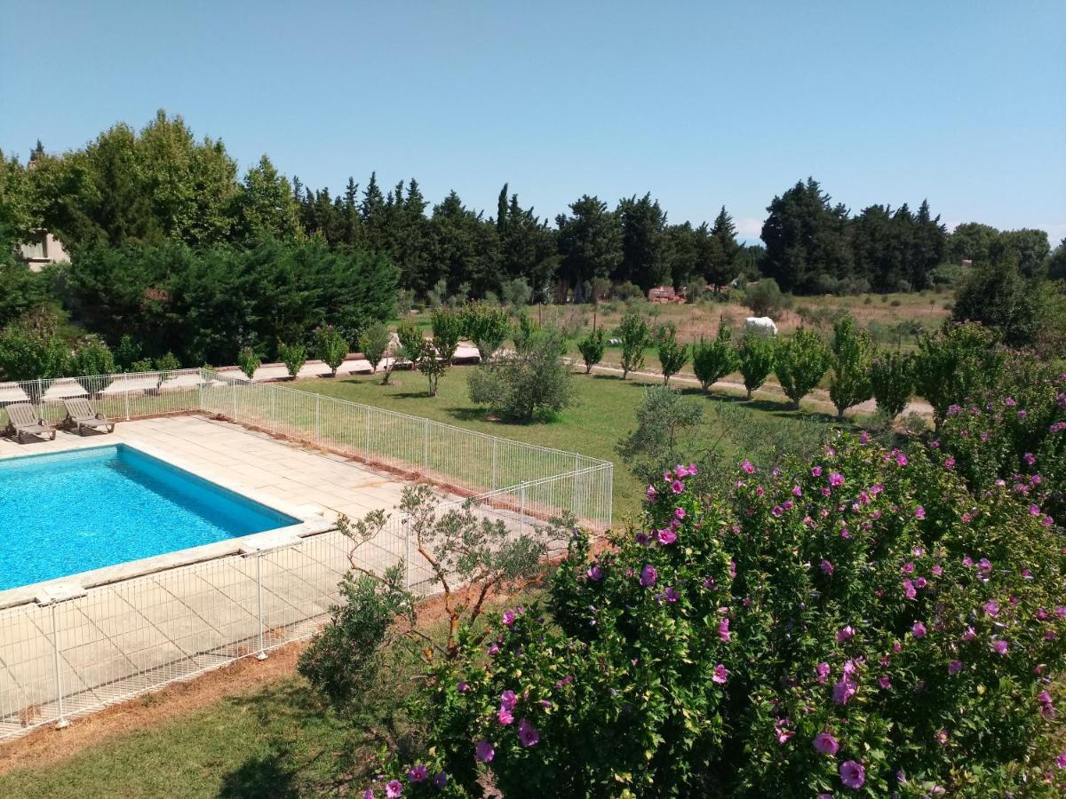 Les Gites Du Mas Canillac Châteaurenard Exterior foto