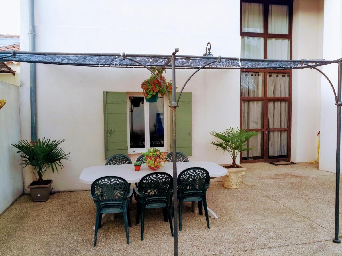 Les Gites Du Mas Canillac Châteaurenard Exterior foto